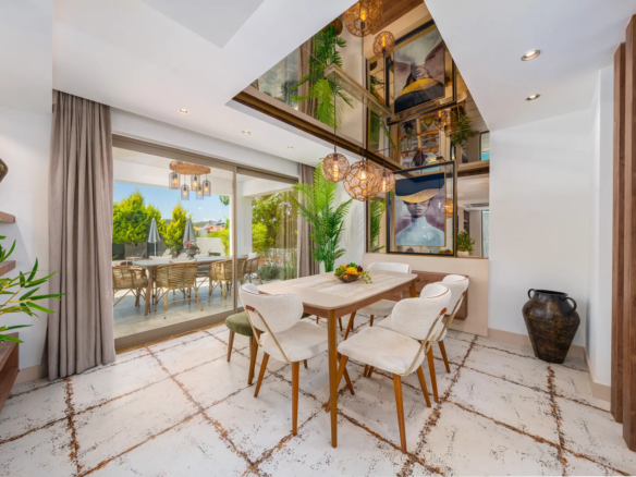 Ölüdeniz Hisarönü Merkezde 500 m² Arsalı, Kapalı Isıtmalı Havuzlu, Saunalı ve Jakuzili 3+1 Müstakil Lüks Villa