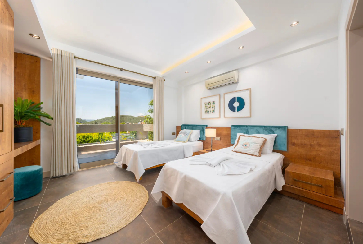 Ölüdeniz Hisarönü Merkezde 500 m² Arsalı, Kapalı Isıtmalı Havuzlu, Saunalı ve Jakuzili 3+1 Müstakil Lüks Villa