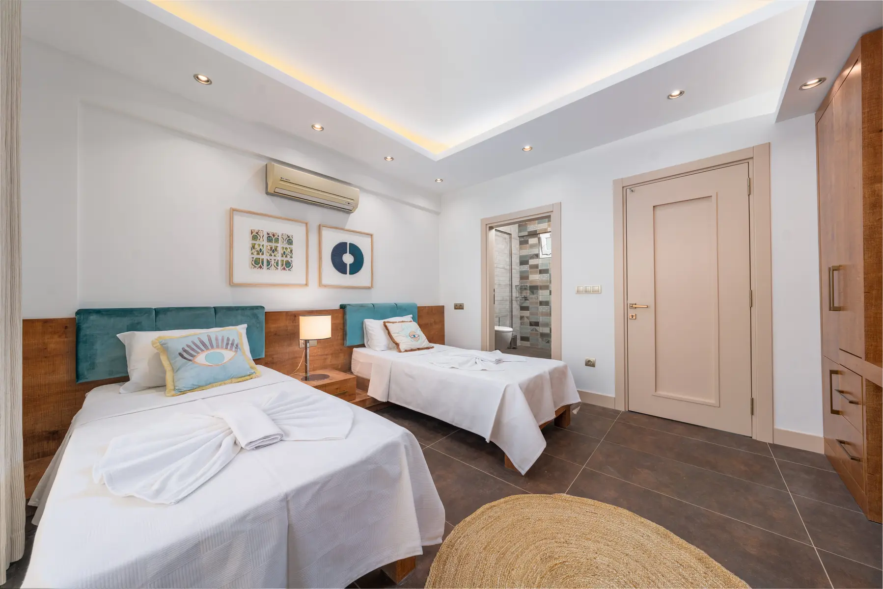 Ölüdeniz Hisarönü Merkezde 500 m² Arsalı, Kapalı Isıtmalı Havuzlu, Saunalı ve Jakuzili 3+1 Müstakil Lüks Villa