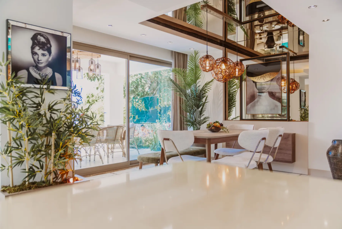 Ölüdeniz Hisarönü Merkezde 500 m² Arsalı, Kapalı Isıtmalı Havuzlu, Saunalı ve Jakuzili 3+1 Müstakil Lüks Villa