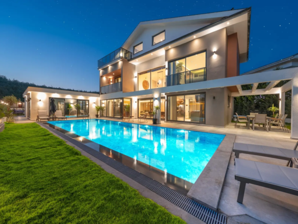 Ölüdeniz Ovacık’ta 737 m² Arsa İçinde, Kapalı Isıtmalı Havuzlu, Saunalı ve Jakuzili 4+1 Ultra Lüks Müstakil Villa