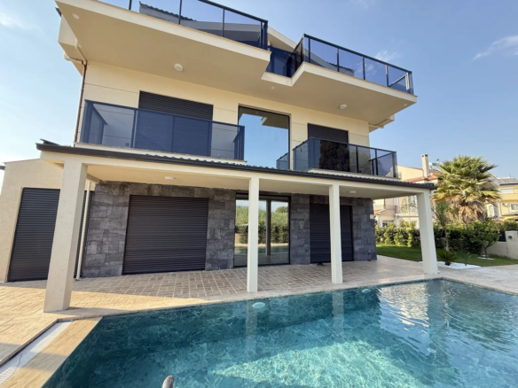Fethiye Foça’da Çalış Plajı’na 600 Metre Mesafede Özel Tasarım Villa