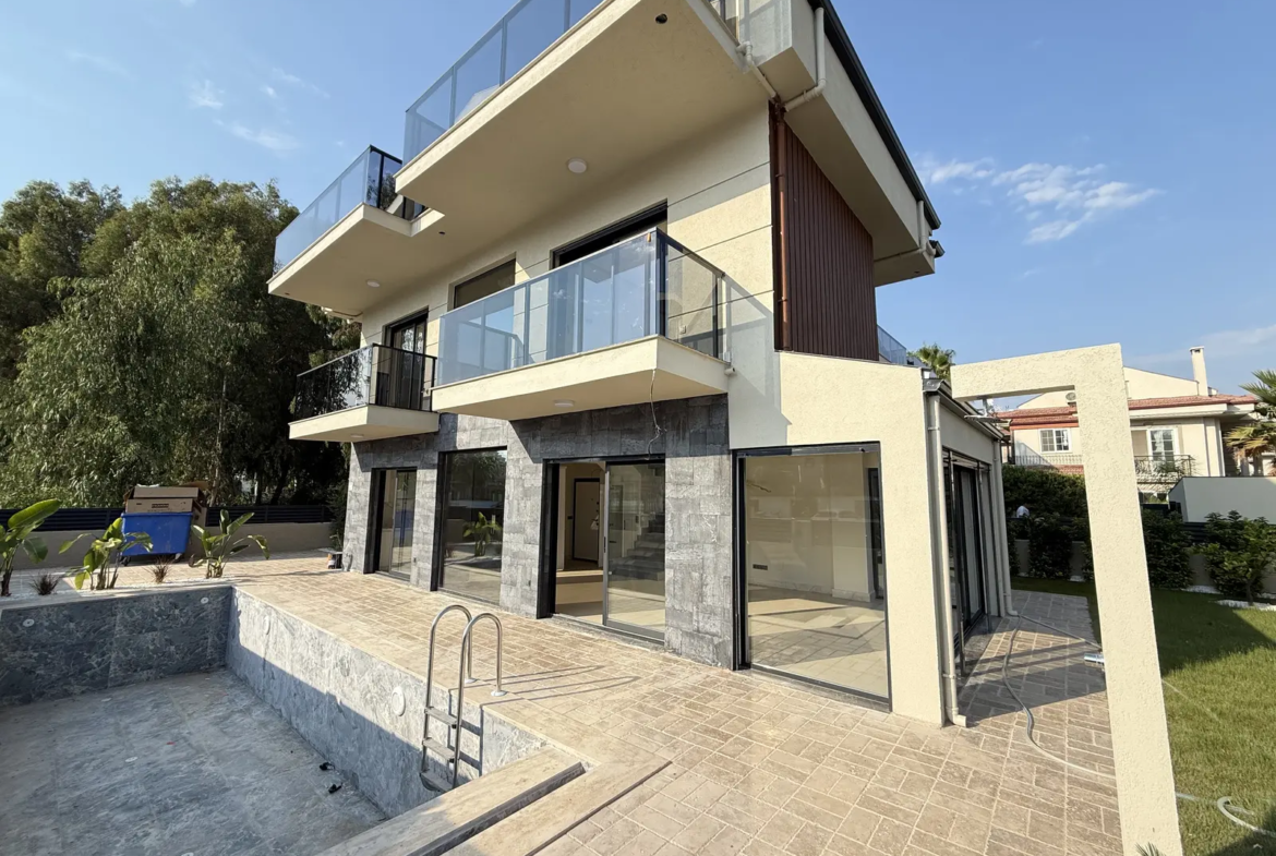 Fethiye Foça’da Çalış Plajı’na 600 Metre Mesafede Özel Tasarım Villa