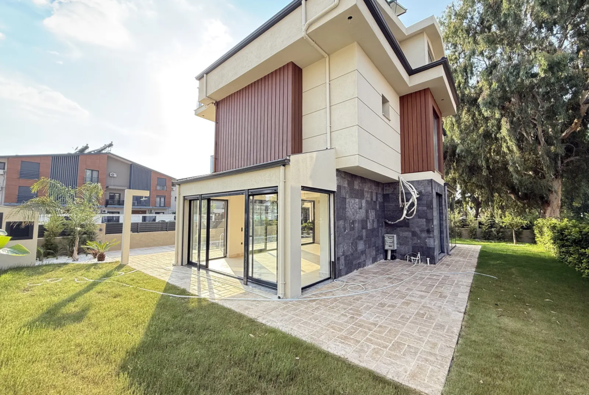 Fethiye Foça’da Çalış Plajı’na 600 Metre Mesafede Özel Tasarım Villa